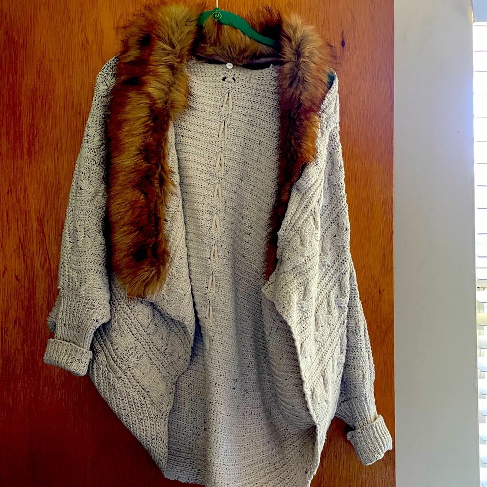 Cute detachable fur collar sweater